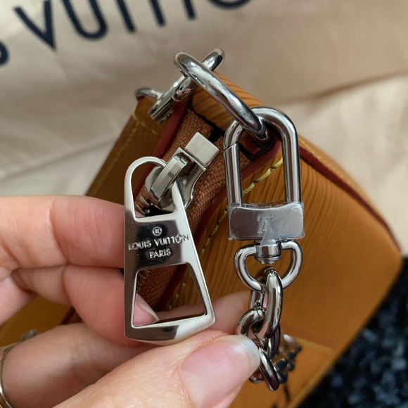 Louis Vuitton Marelle shoulder crossbody bag - Picture 9 of 10